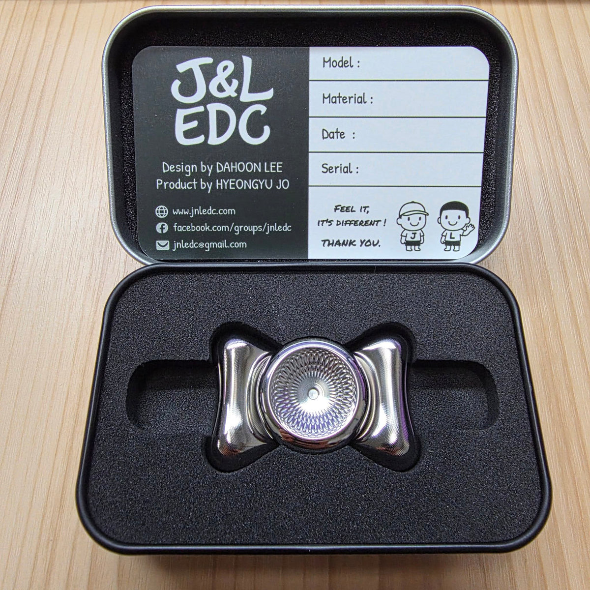 J&L EDC Navillera Stainless Steel spinner in J&L tin case